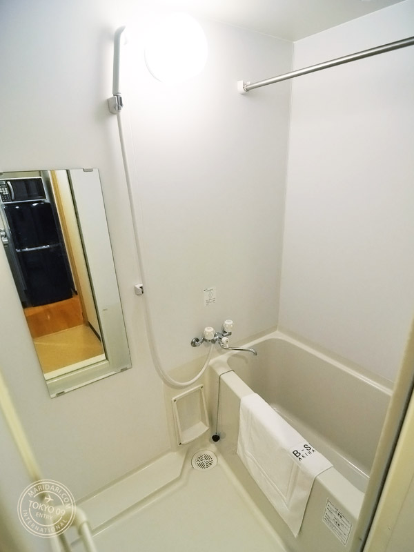 Apartment in Tokyo - B-SITE Akihabara. Nice clean bathroom with small tub and mirror.