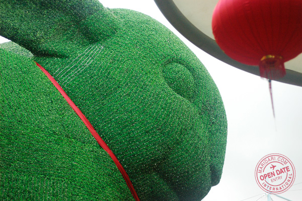 Resorts World Sentosa - Giant Fortune Rabbit topiary So huge, it can't fit into the frame
